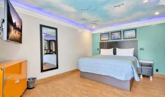 Spacious king room at Mid City Inn - Los Angeles.