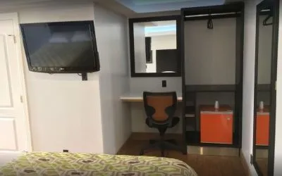 Work desk and TV at Mid City Inn - Los Angeles.