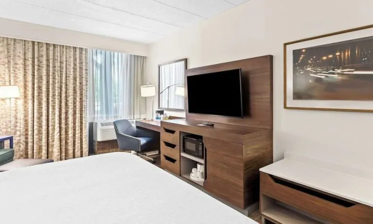 Day use room's workspace at Hampton Inn Chicago/Naperville.