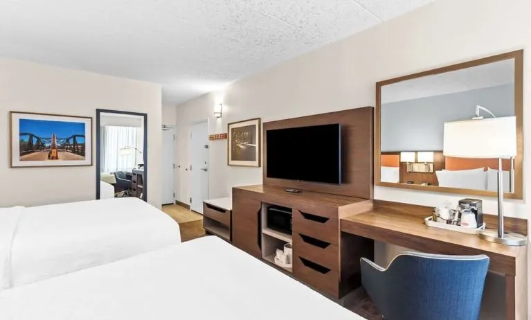 Day use twin room with works desk at Hampton Inn Chicago/Naperville.