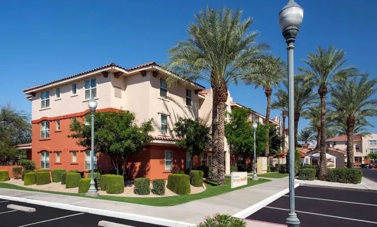 Exterior view and parking area at Sonesta Simply Suites Phoenix Scottsdale.
