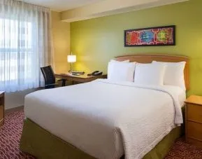 Day use room with king bed and work desk at Sonesta Simply Suites Phoenix Scottsdale.
