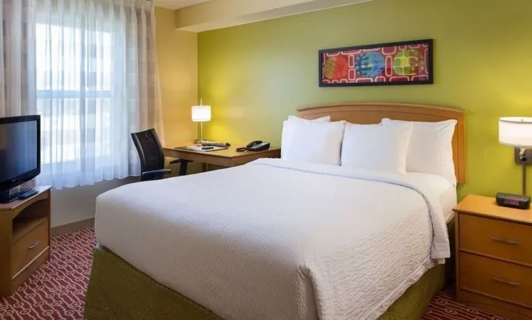 Day use room with king bed and work desk at Sonesta Simply Suites Phoenix Scottsdale.
