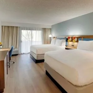 Day use twin room with work desk, TV screen and floor to ceiling windows at Sonesta Select Scottsdale At Mayo Clinic Campus.