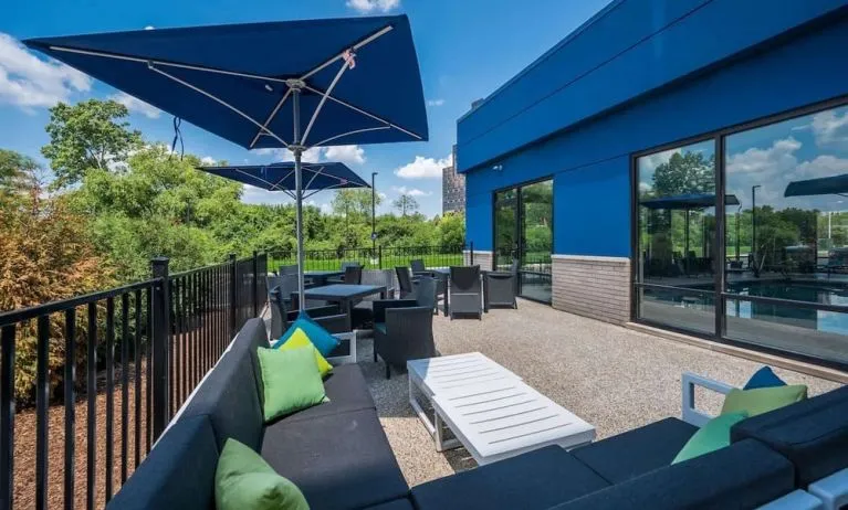 Terrace with ample seats perfect for coworking at Hampton Inn Detroit Southfield.
