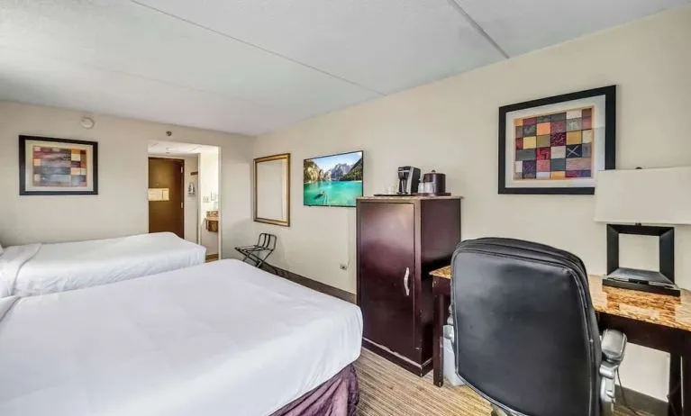 Day use twin room with work desk at Radisson Hotel Schaumburg.