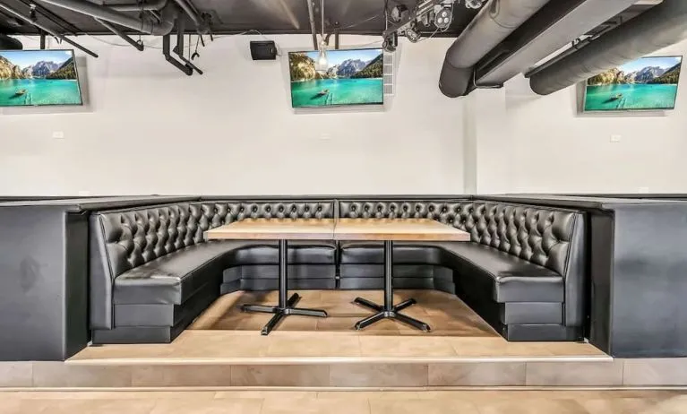 Dining area with comfortable seating at Radisson Hotel Schaumburg.