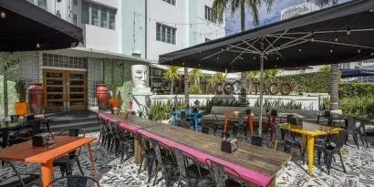 Outdoor dining area at Catalina Hotel & Beach Club.