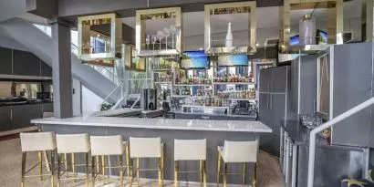 On-site bar at Catalina Hotel & Beach Club.