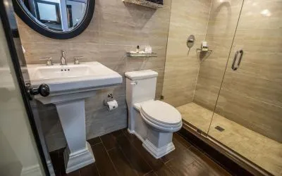 Private guest bathroom with shower and free toiletries at Hotel Croydon.