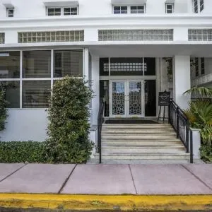 Entrance at Hotel Croydon.