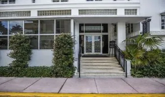 Entrance at Hotel Croydon.