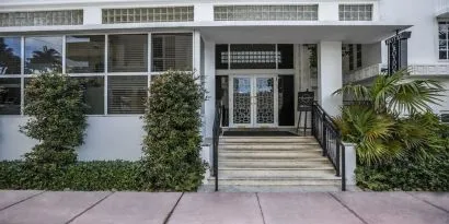Entrance at Hotel Croydon.
