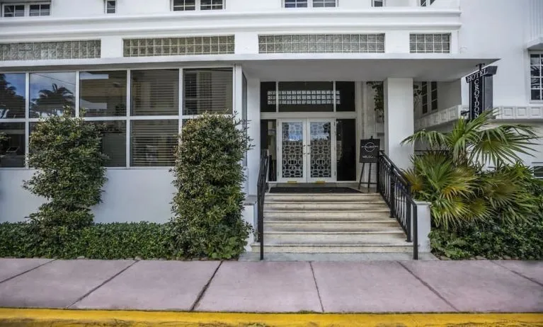 Entrance at Hotel Croydon.