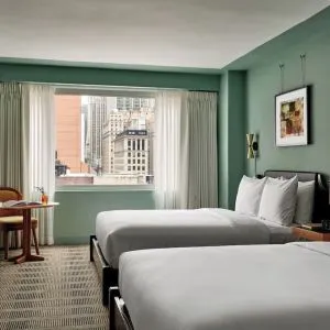Day use twin room with workdesk at Romer Hell's Kitchen.