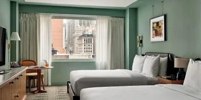Day use twin room with workdesk at Romer Hell's Kitchen.