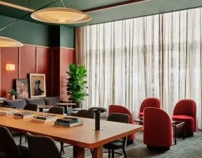 Professional meeting room at Romer Hell's Kitchen.