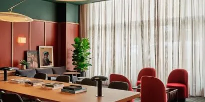 Professional meeting room at Romer Hell's Kitchen.