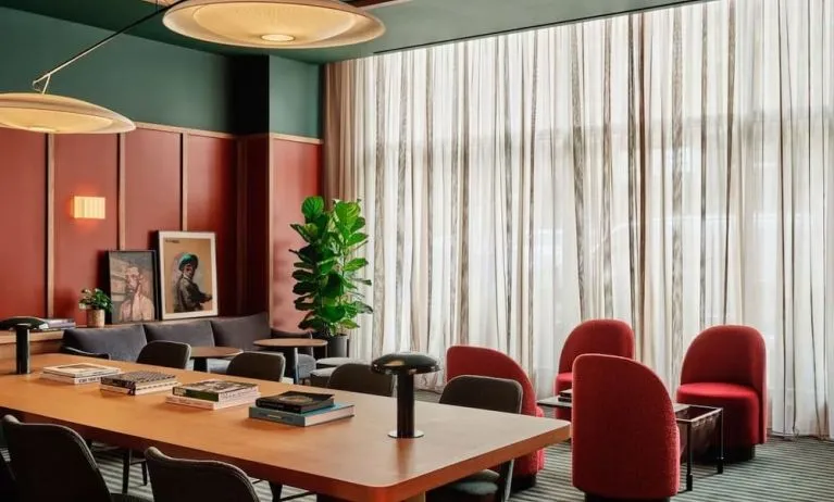 Professional meeting room at Romer Hell's Kitchen.