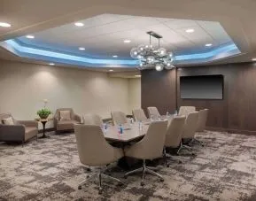 Professional meeting room at Hilton Indianapolis Hotel & Suites.