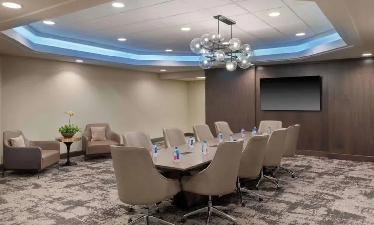 Professional meeting room at Hilton Indianapolis Hotel & Suites.