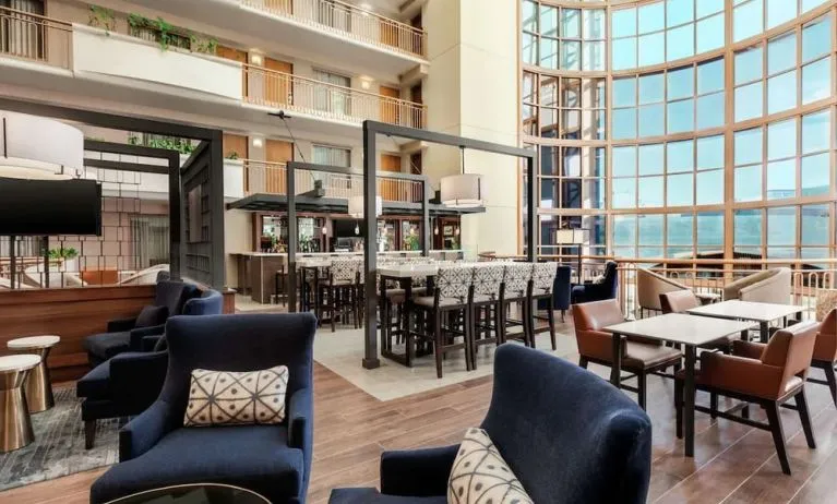 Dining area at Embassy Suites By Hilton Convention Center Las Vegas.