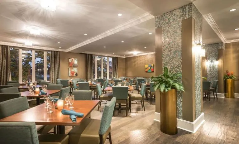 On-site restaurant at Hilton Baton Rouge Capitol Center.