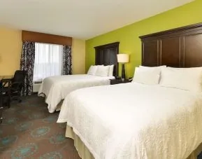 Day use twin room with work desk at Hampton Inn Iowa City/University Area.