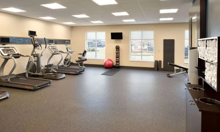 Well equipped fitness center at Hampton Inn & Suites Rosemont Chicago O'Hare.