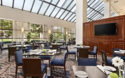 Dining area perfect for coworking at Embassy Suites By Hilton Santa Clara Silicon Valley.