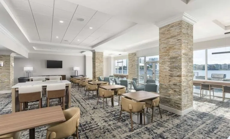 Dining area and coworking space at Homewood Suites By Hilton Miami Airport-Blue Lagoon.