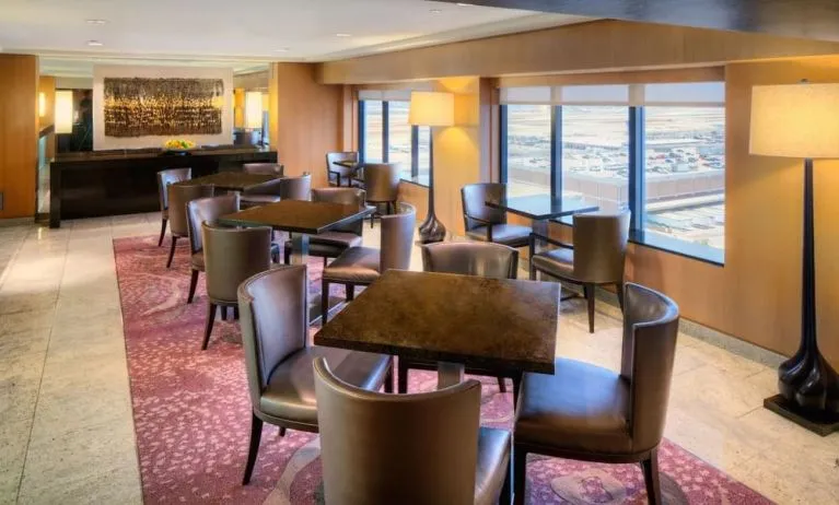 One of the 4 restaurants perfect for coworking  at Hilton Los Angeles Airport.