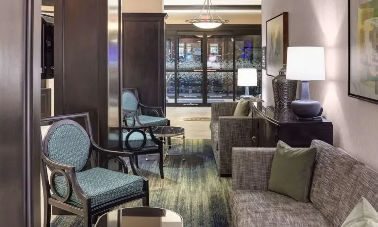 Lobby lounge at Hampton Inn & Suites Gainesville-Downtown.