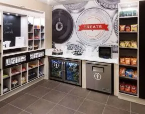 Convenience store at Hampton Inn & Suites Gainesville-Downtown.