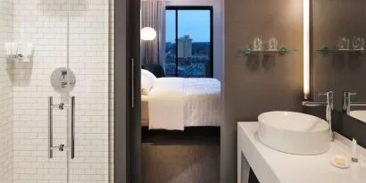 Private guest bathroom with shower at Le Méridien Columbus, The Joseph.