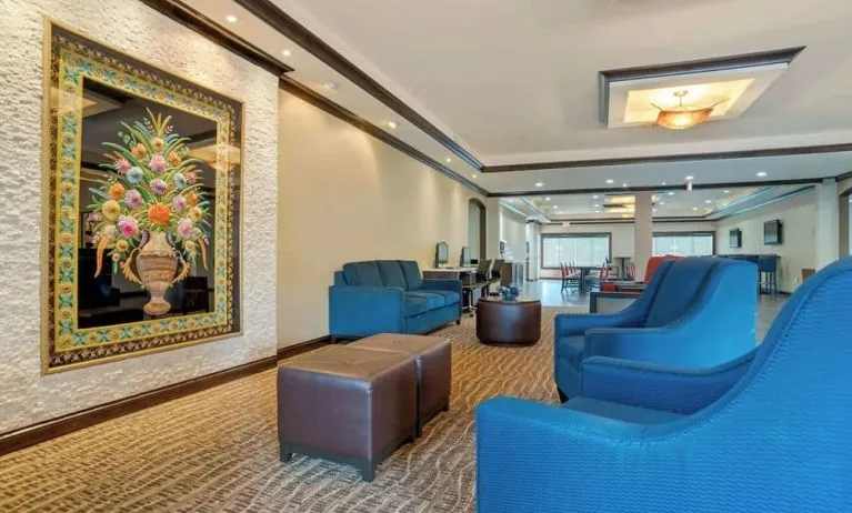 Lounge seating at Comfort Suites Alexandria, LA.