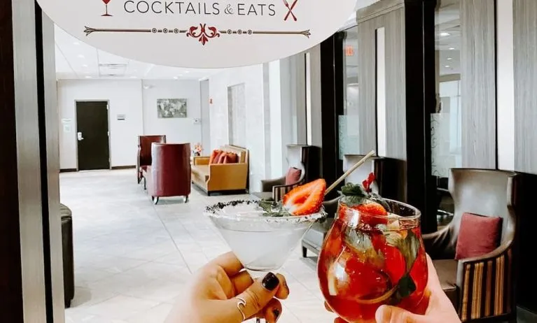 Cocktails and bar at Crowne Plaza Chicago SW.