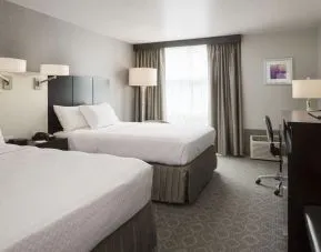 Queen beds at Crowne Plaza Chicago SW.