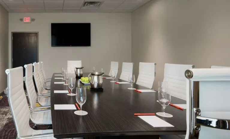 Meeting room at Crowne Plaza Chicago SW.