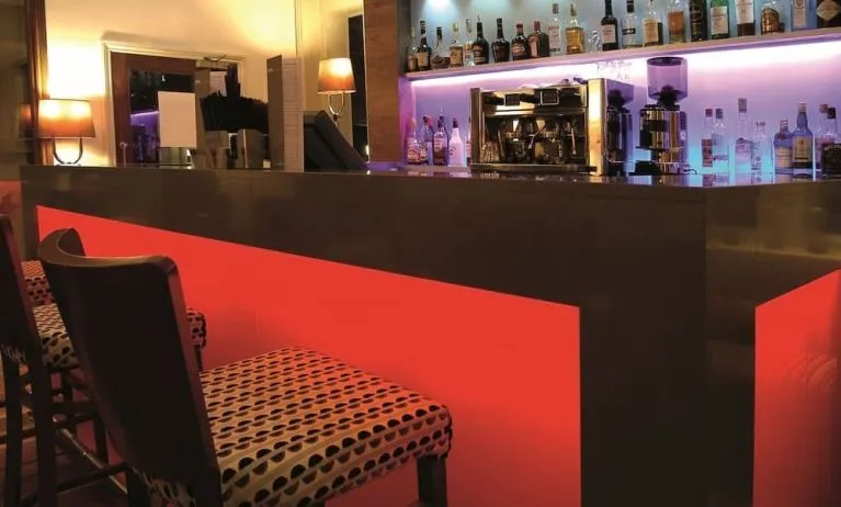 Cozy bar at Thistle Bloomsbury Park.