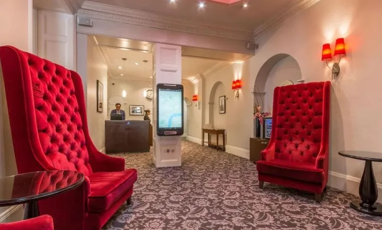 Lobby seating at Thistle Bloomsbury Park.