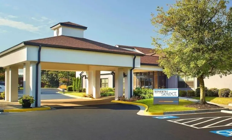 Hotel entrance and parking area at Sonesta Select Atlanta Norcross I-85.
