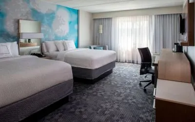 Day use twin room with work desk and big windows at Sonesta Select Atlanta Norcross I-85.