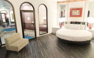 Romantic king room at Paradise Stream Resort.
