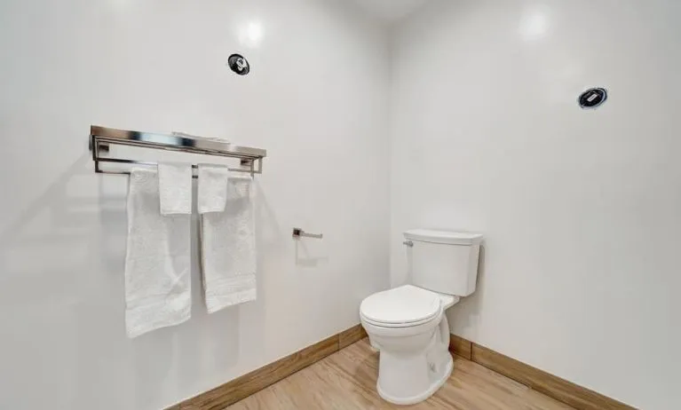 Day room with guest bathroom at Casablanca Inn.