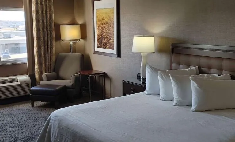 King bed at Wyndham Omaha.