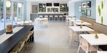 Dining area an on-site bar at Element Miami International Airport.