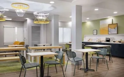 Diningroom at Spark By Hilton Guelph.