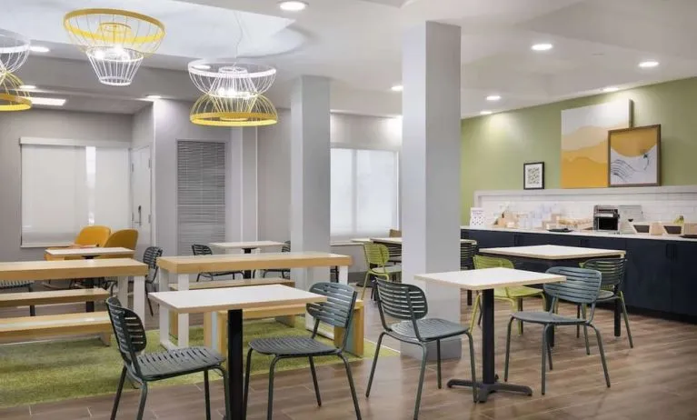 Diningroom at Spark By Hilton Guelph.