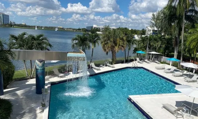 Refreshing outdoor pool with an amazing view of the lake at Pullman Miami Airport.